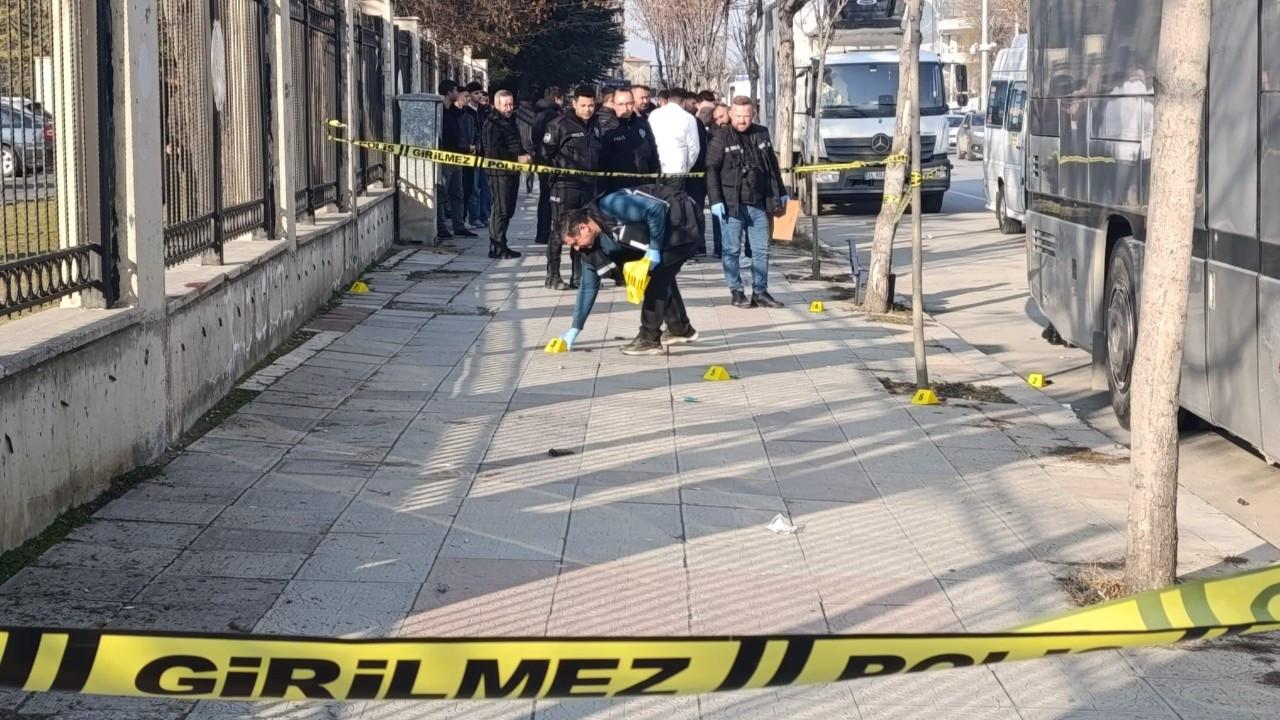 Afyonkarahisar’da Dolmuşçular Arasında Kanlı Kavga: 2 Ağır Yaralı