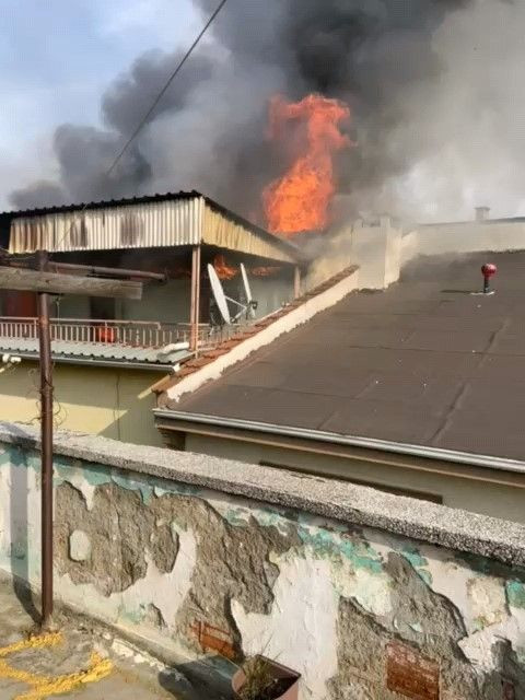 Bursa'da Çatı Katında Yangın: Korku Dolu Anlar Yaşandı - Sayfa 1