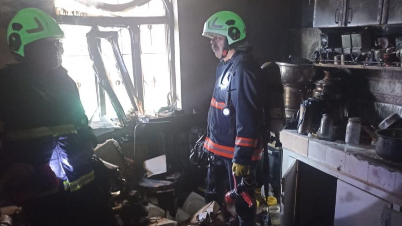 Hakkari’de Yangında Mahsur Kalan 7 Kişi Kurtarıldı