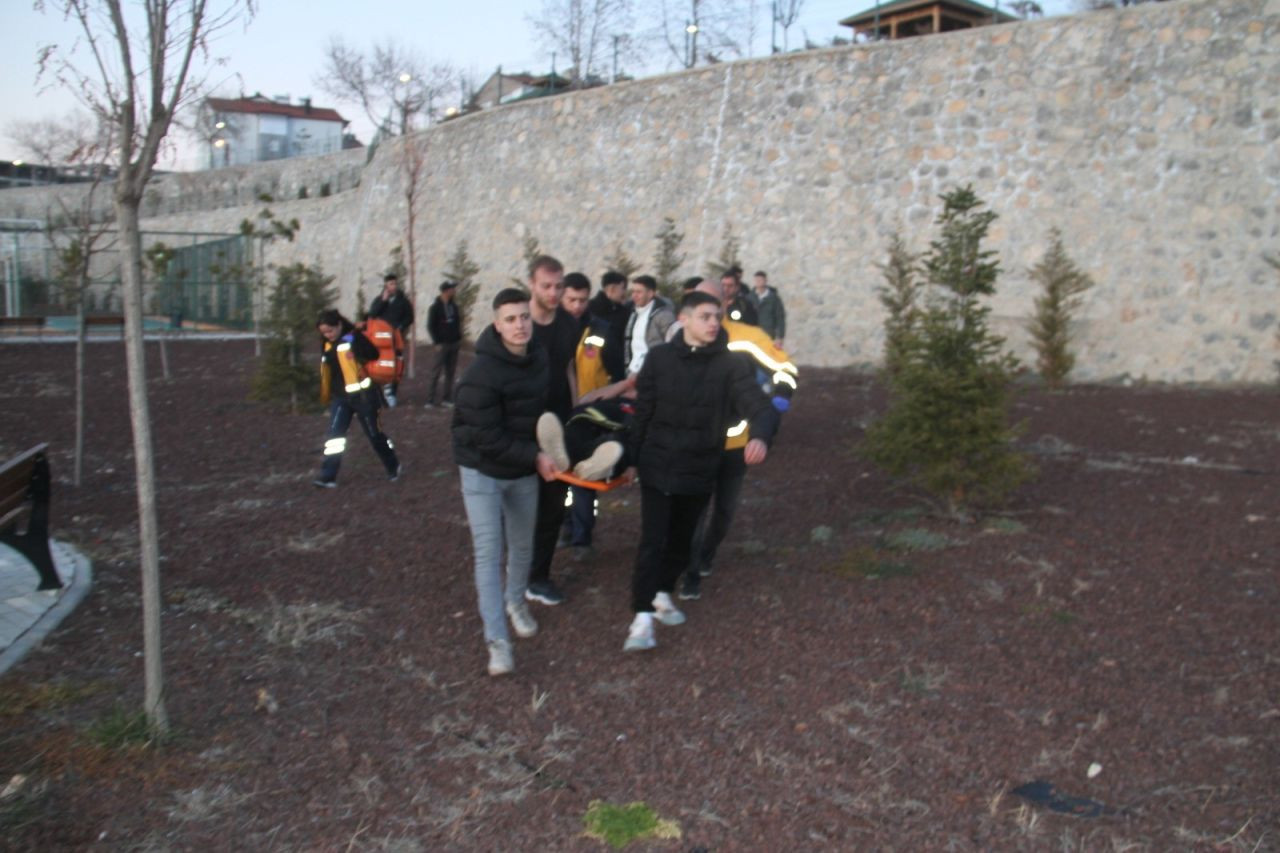 Konya’da Seyir Tepesinde Fotoğraf Çekerken Düşen 2 Kişi Yaralandı - Sayfa 3