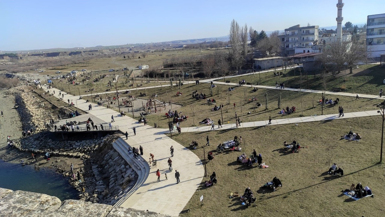 Yarıyıl Tatilinin Son Gününde Malabadi Köprüsü’ne Akın Ettiler