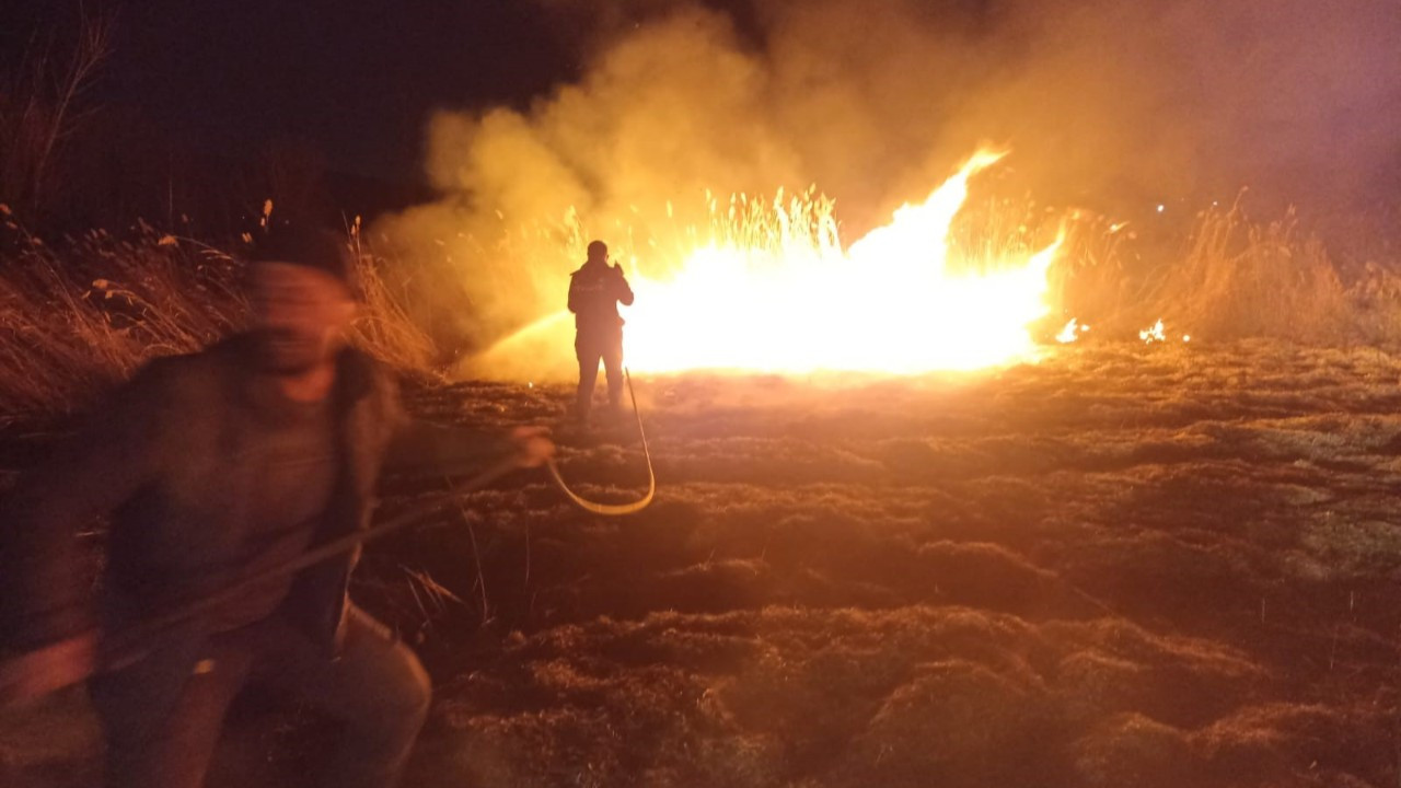 Malatya’da Sazlık Alanda Yangın Çıktı: İtfaiye Müdahale Etti