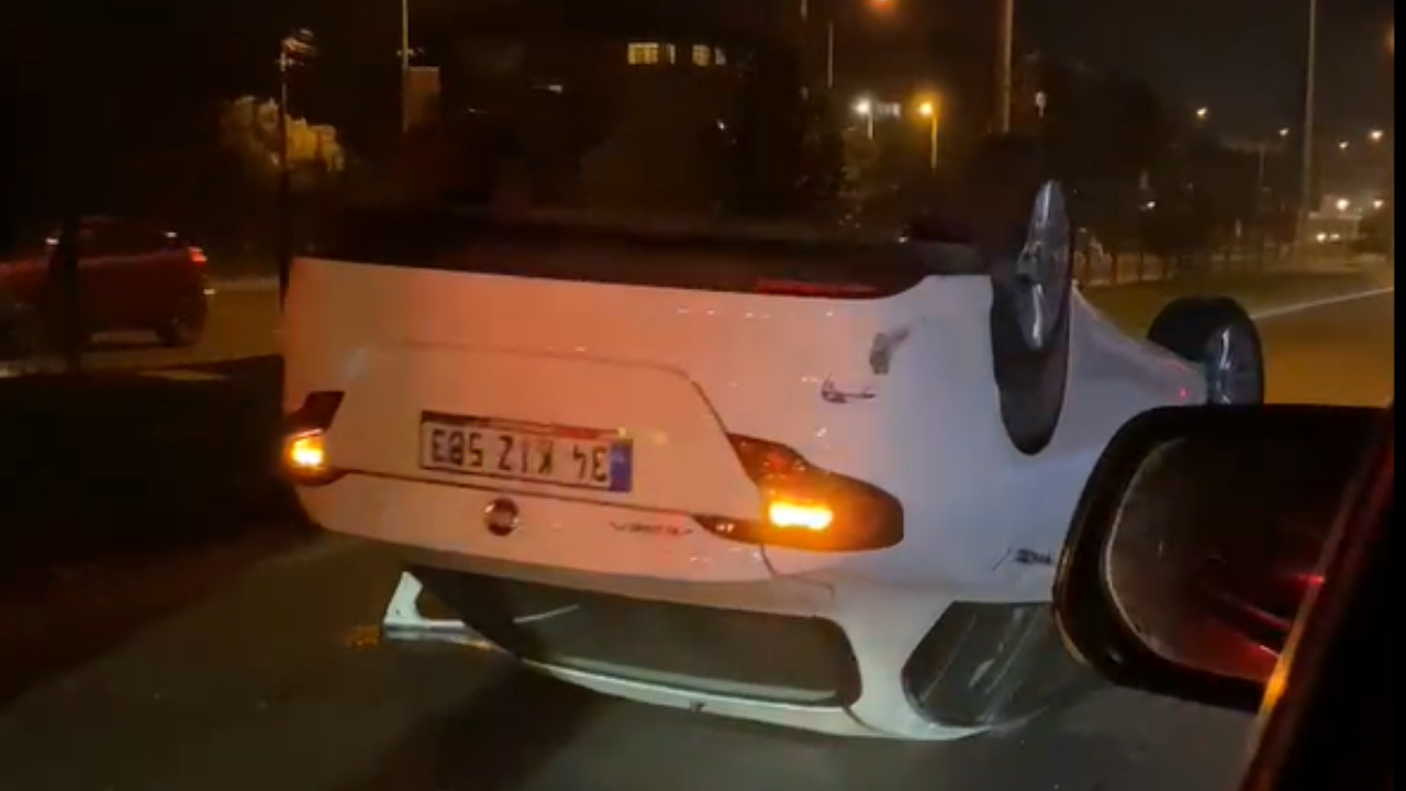 Yalova’da Alkollü Sürücü Minibüse Çarptı: Otomobil Takla Attı