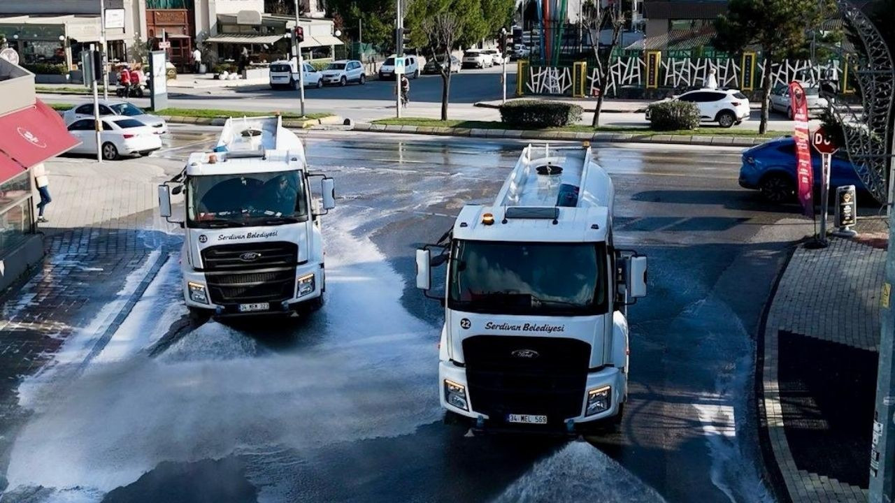 Serdivan’da Temizlik Seferberliği: Cadde ve Sokaklar Pırıl Pırıl