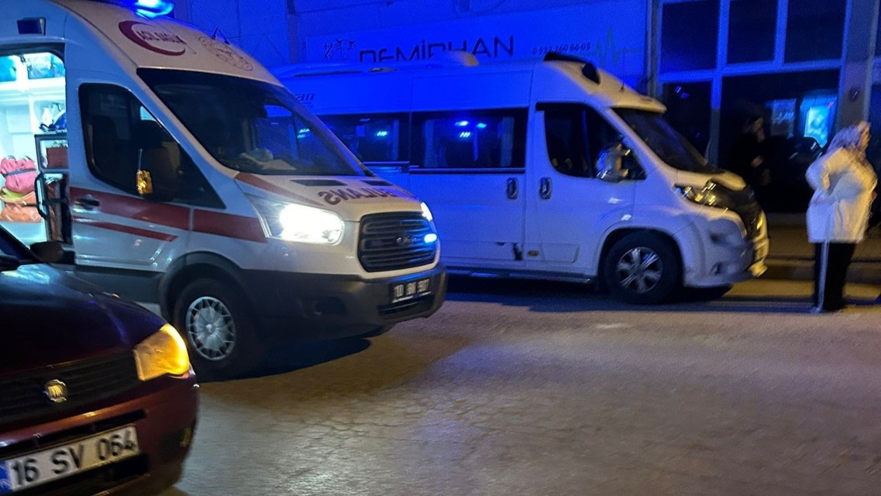 Gönen’de Otomobille Çarpışan Motosiklet Sürücüsü Yaralandı