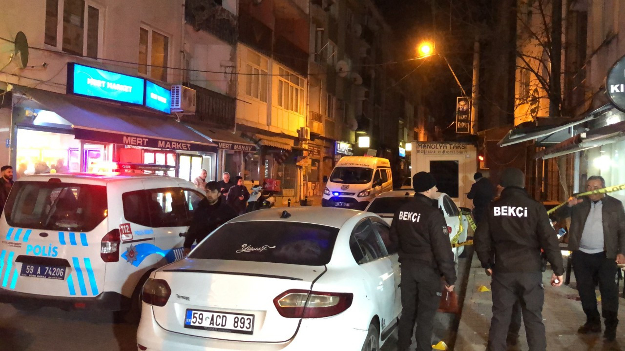 Kahvehane Önünde Silahlı Saldırı! Yaralı Hastaneye Kaldırıldı