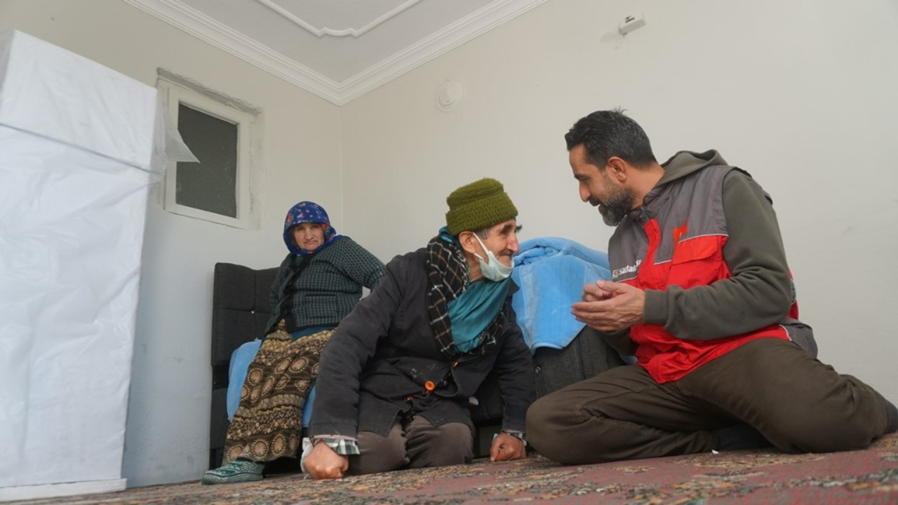 Siirt’te Yaşlı Çiftin Evi Onarıldı, Hayırseverler Seferber Oldu
