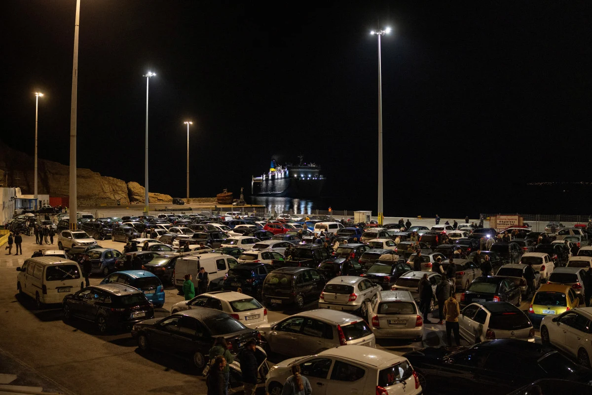 Santorini Adası'nda Büyük Kaçış: Deprem Korkusu Halkı Hareketlendirdi - Sayfa 9