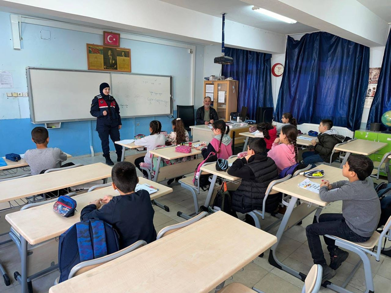 Salihli’de Öğrenci Servislerine Sıkı Denetim: Jandarma Harekete Geçti - Sayfa 6