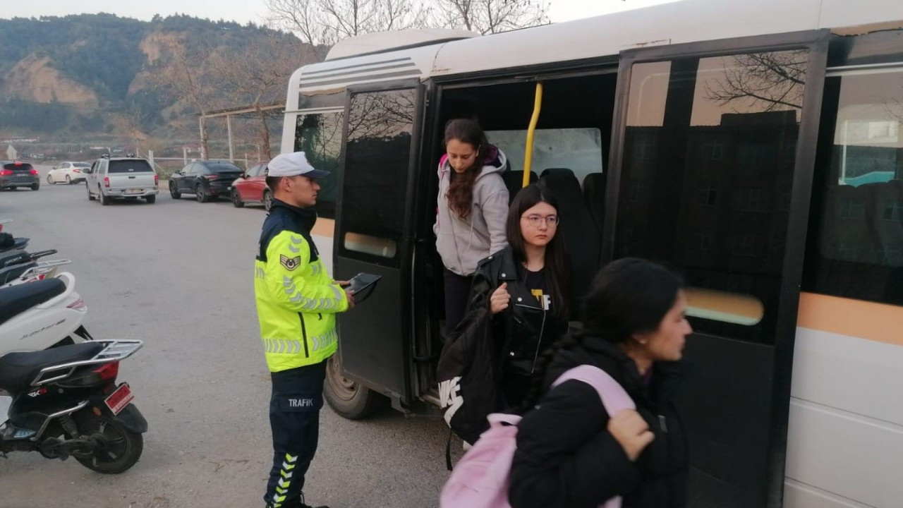 Salihli’de Öğrenci Servislerine Sıkı Denetim: Jandarma Harekete Geçti