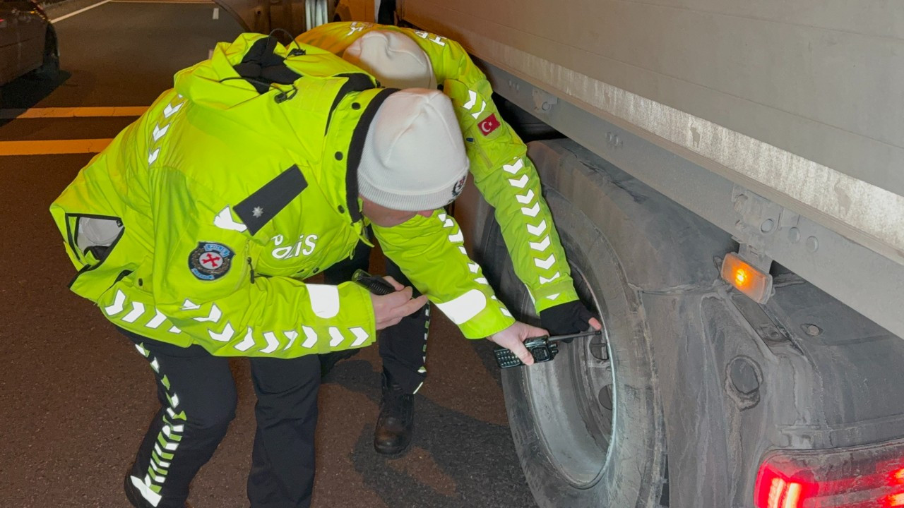 Düzce’de Kar Alarmı! Bölge Trafik Kış Lastiği Denetimine Başladı