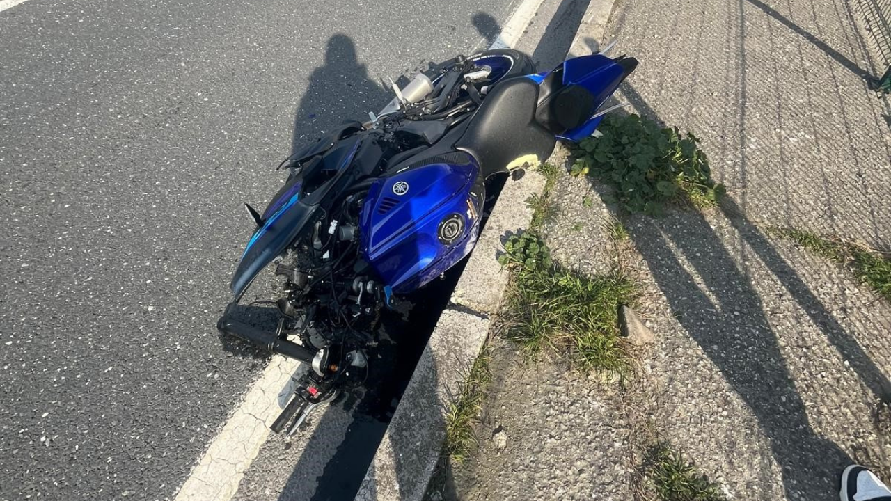 Kocaeli’de Bariyere Çarpan Motosiklet Sürücüsü Hayatını Kaybetti