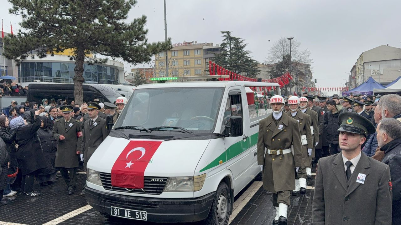 27 Ay Sonra Gelen Acı Veda: Şehit Uzman Çavuş Mustafa Bazna Toprağa Verildi! - Sayfa 1