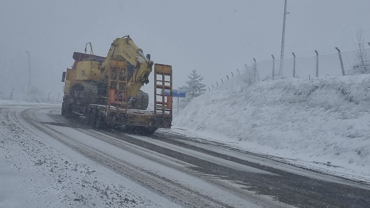 Kocayayla Geçidi'nde Kar ve Tipi Ulaşımı Felç Etti - Sayfa 1