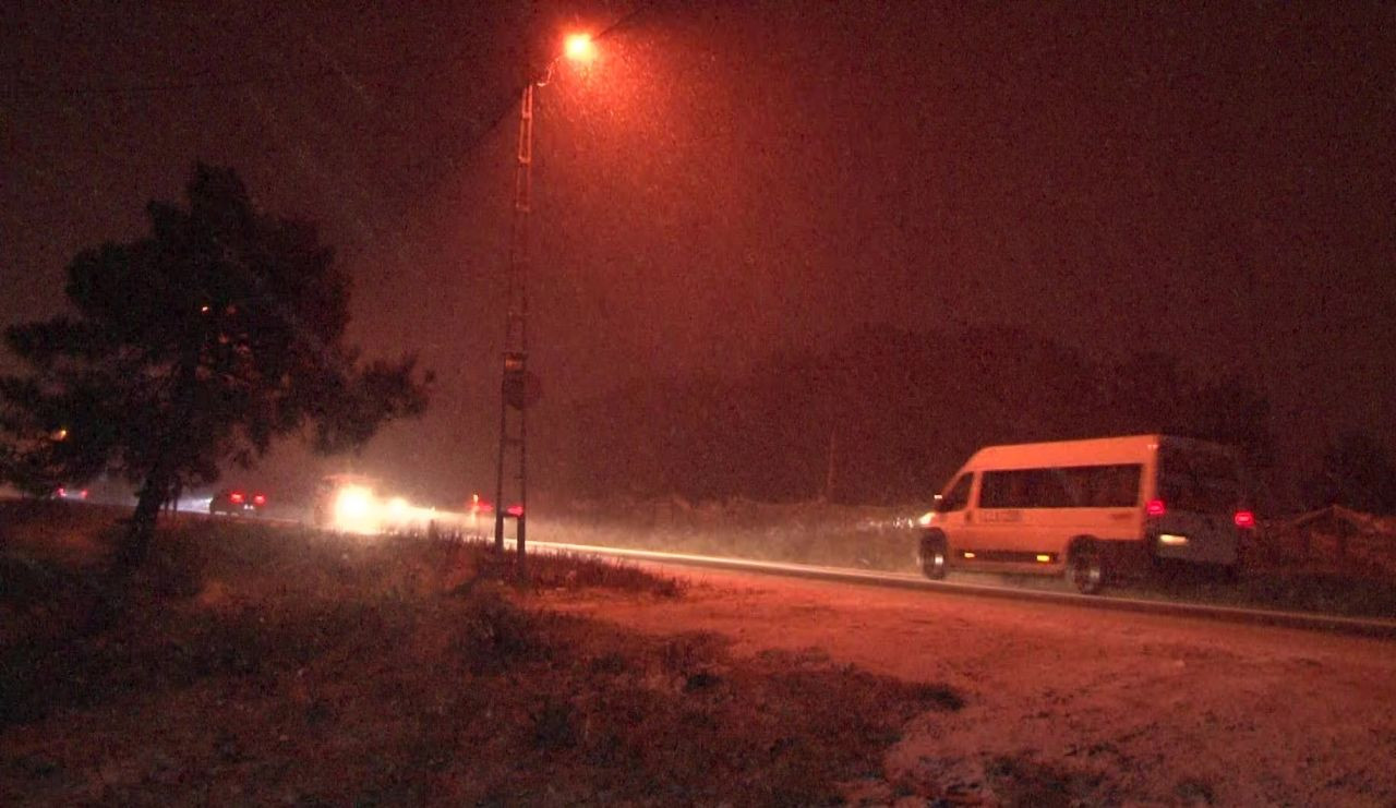 İstanbul’un Anadolu Yakası’nda Kar Yağışı Etkili Oluyor - Sayfa 2