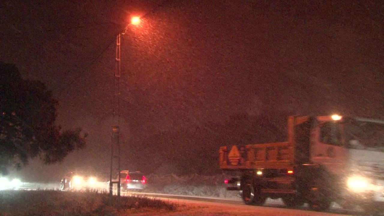 İstanbul’un Anadolu Yakası’nda Kar Yağışı Etkili Oluyor - Sayfa 1