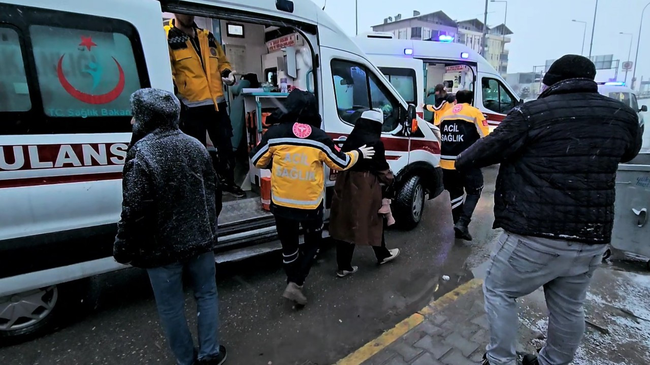 Aksaray'da Kavşakta Feci Kaza: 2’si Çocuk 4 Yaralı