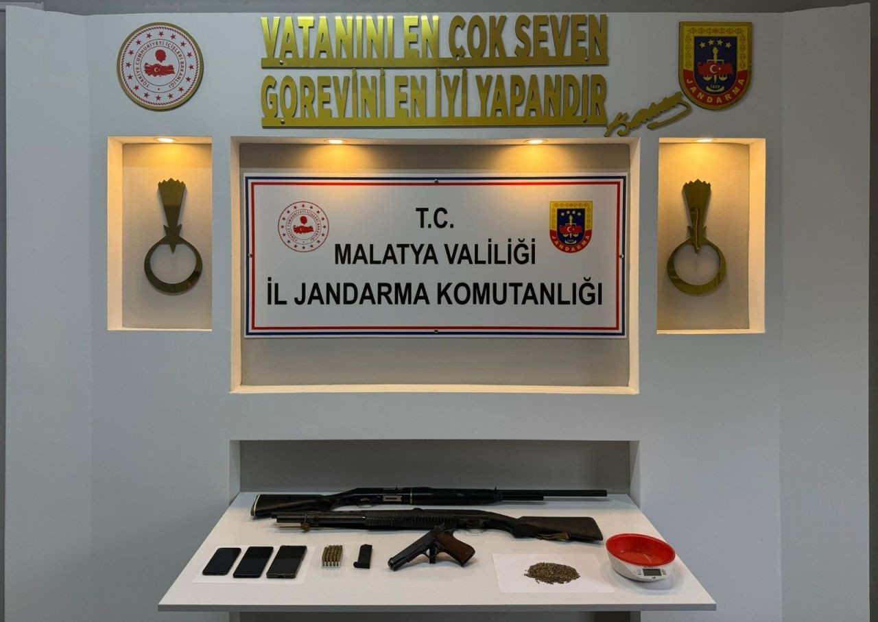 Jandarmadan Horoz Dövüşüne Baskın: Silah ve Uyuşturucu Ele Geçirildi - Sayfa 1