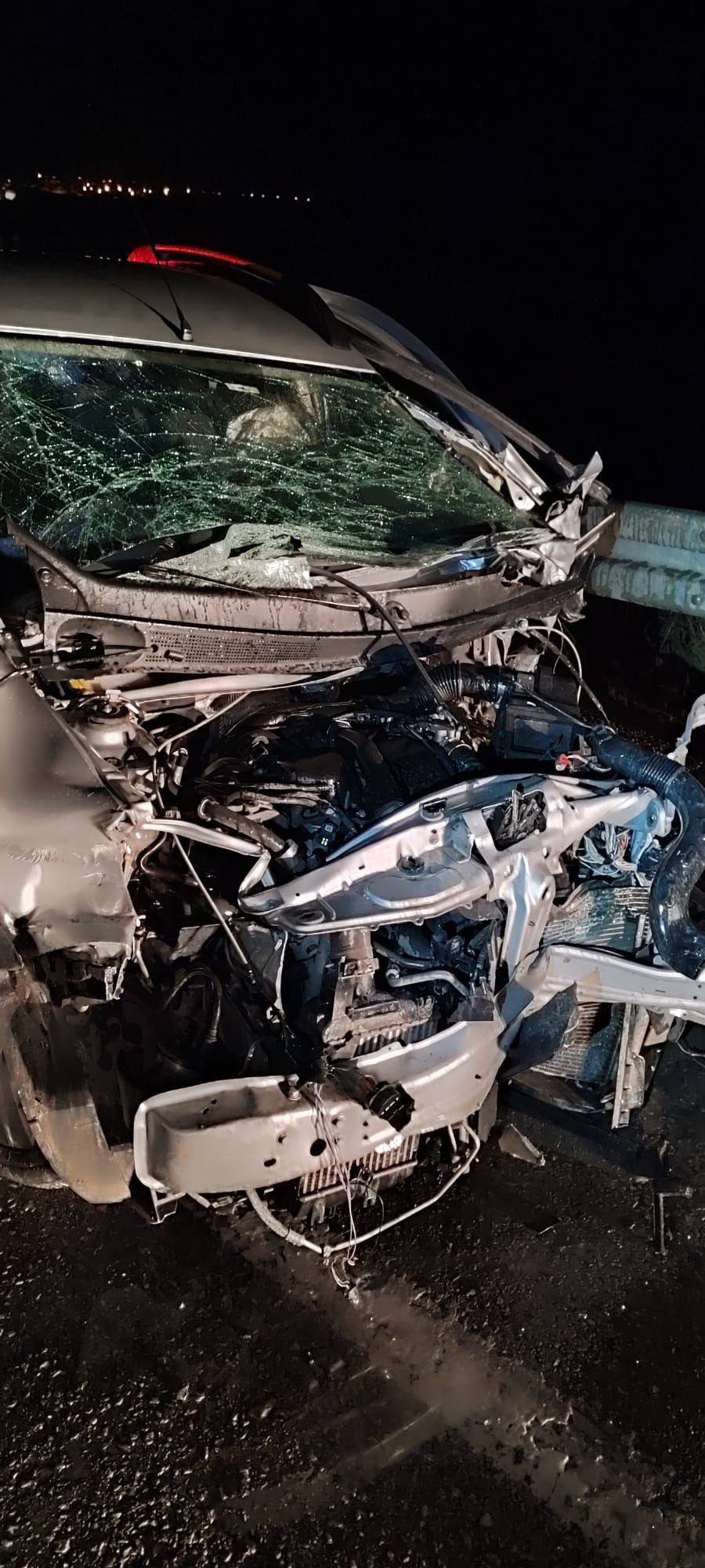 Elazığ’da Otomobil Bariyere Çarptı: 4 Kişi Hastaneye Kaldırıldı - Sayfa 2