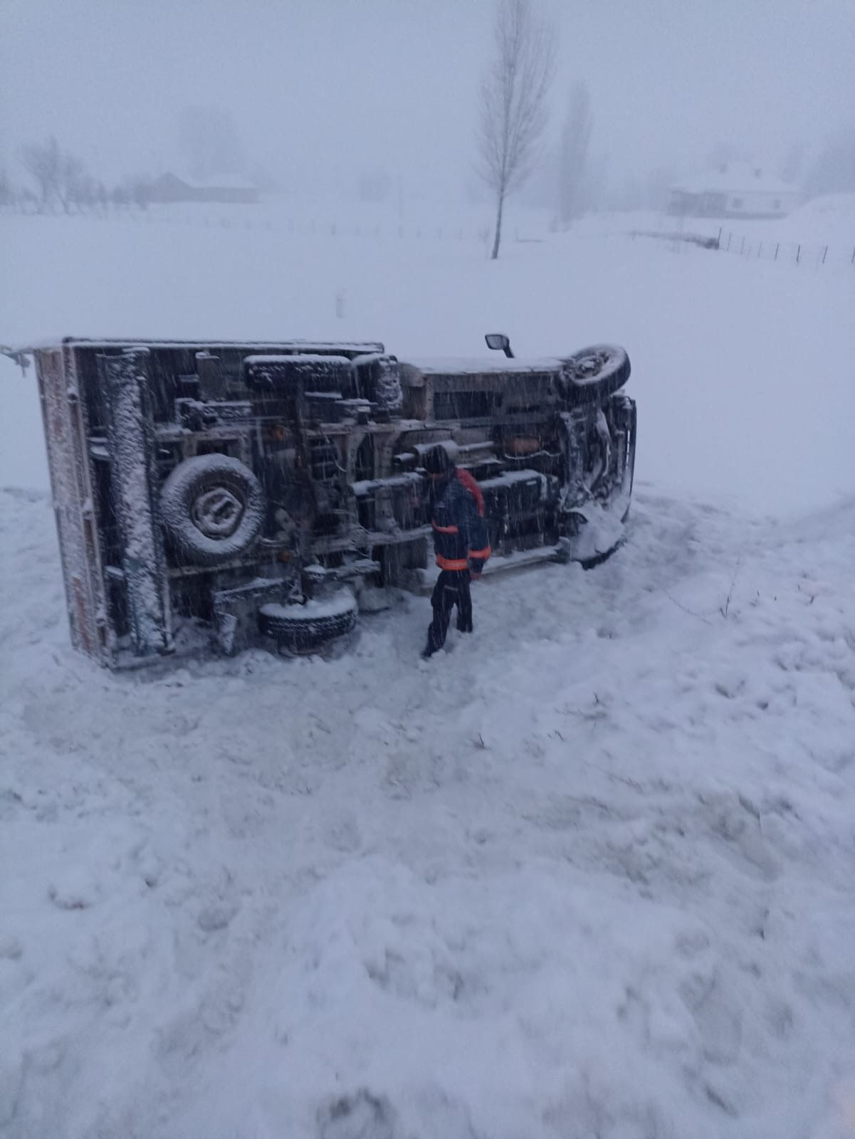Yüksekova’da Kamyonet Devrildi: 3 Kişi Yaralandı - Sayfa 6