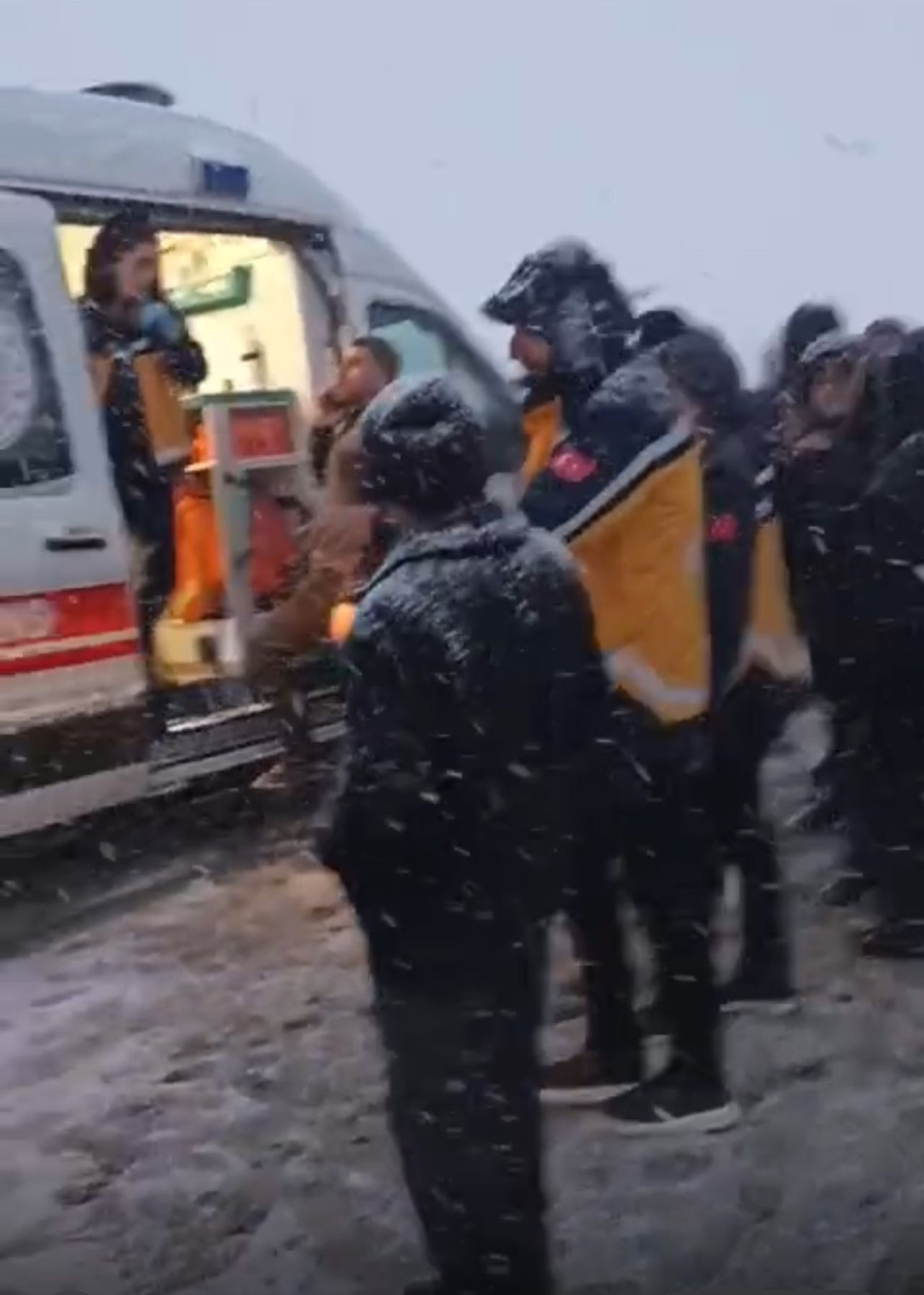 Yüksekova’da Kamyonet Devrildi: 3 Kişi Yaralandı - Sayfa 5