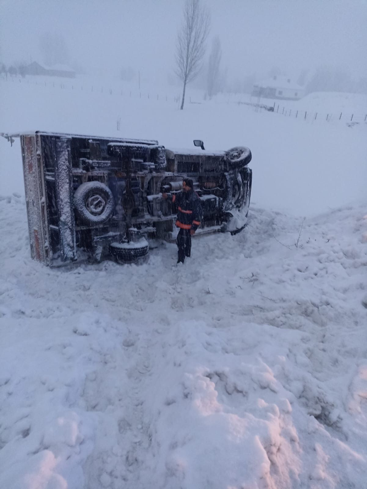 Yüksekova’da Kamyonet Devrildi: 3 Kişi Yaralandı - Sayfa 3