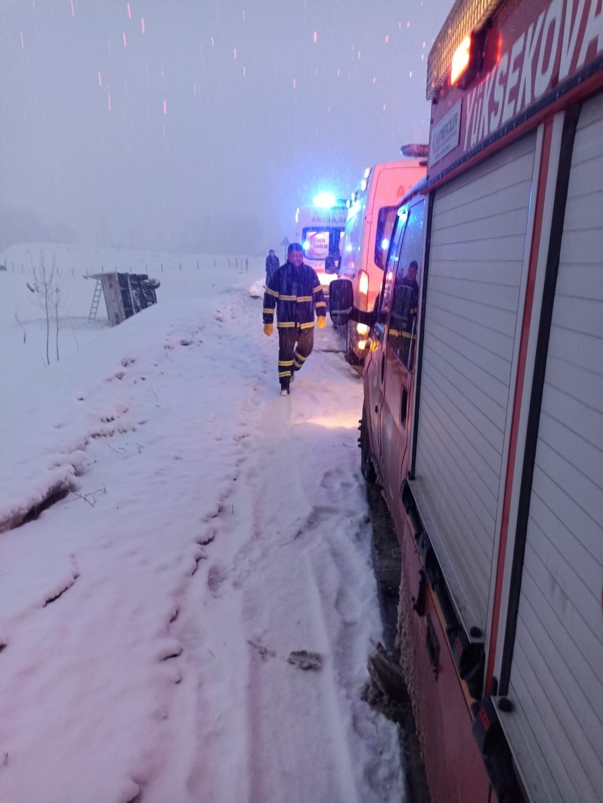 Yüksekova’da Kamyonet Devrildi: 3 Kişi Yaralandı - Sayfa 1
