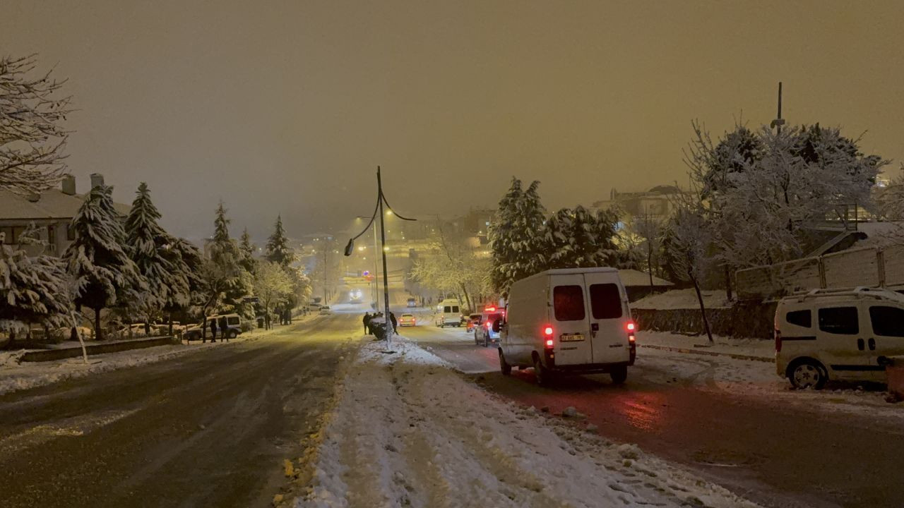 Düzce’de Kar Kazaları: Kaygan Yolda 5 Araç Kaza Yaptı - Sayfa 6