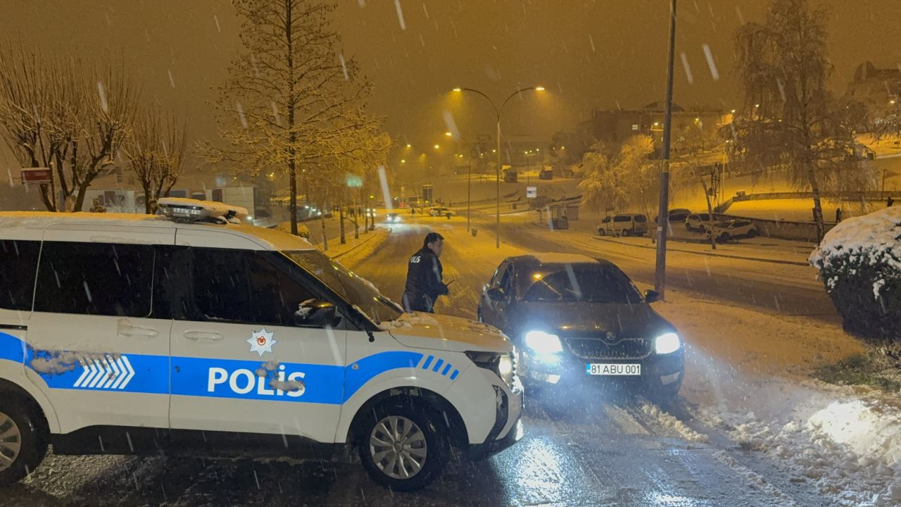 Düzce’de Kar Kazaları: Kaygan Yolda 5 Araç Kaza Yaptı - Sayfa 2