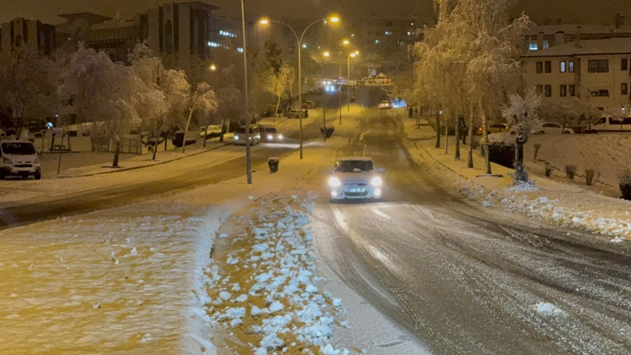 Düzce’de Kar Kazaları: Kaygan Yolda 5 Araç Kaza Yaptı - Sayfa 1