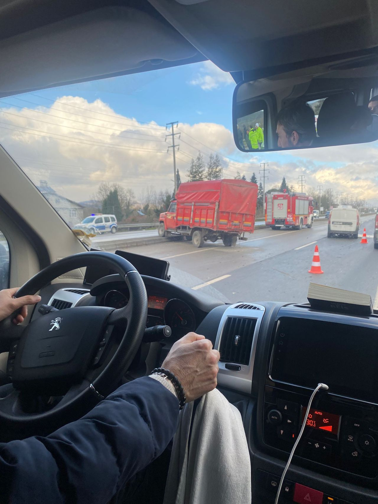 Hendek D-100 Karayolu'nda Zincirleme Kaza! Araçlar Hasar Aldı - Sayfa 3