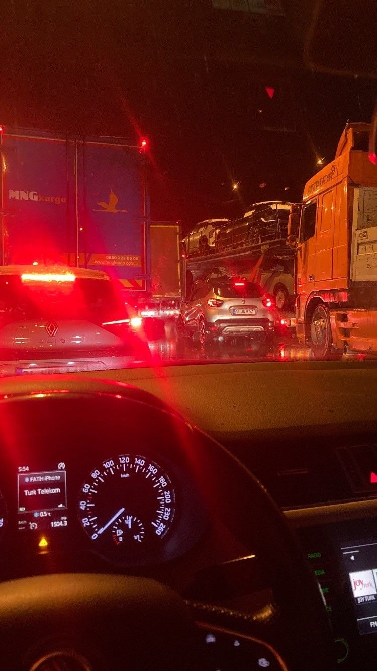 TEM Otoyolu’nda Tır Kazası! İstanbul Yönü Trafiğe Kapandı - Sayfa 3