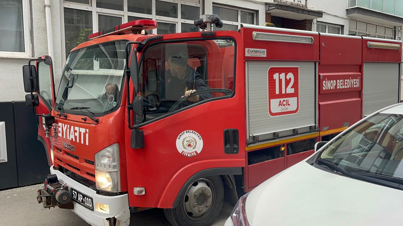 Sinop’ta 5 Katlı Binada Yangın Paniği: Ekipler Hızla Müdahale Etti - Sayfa 2