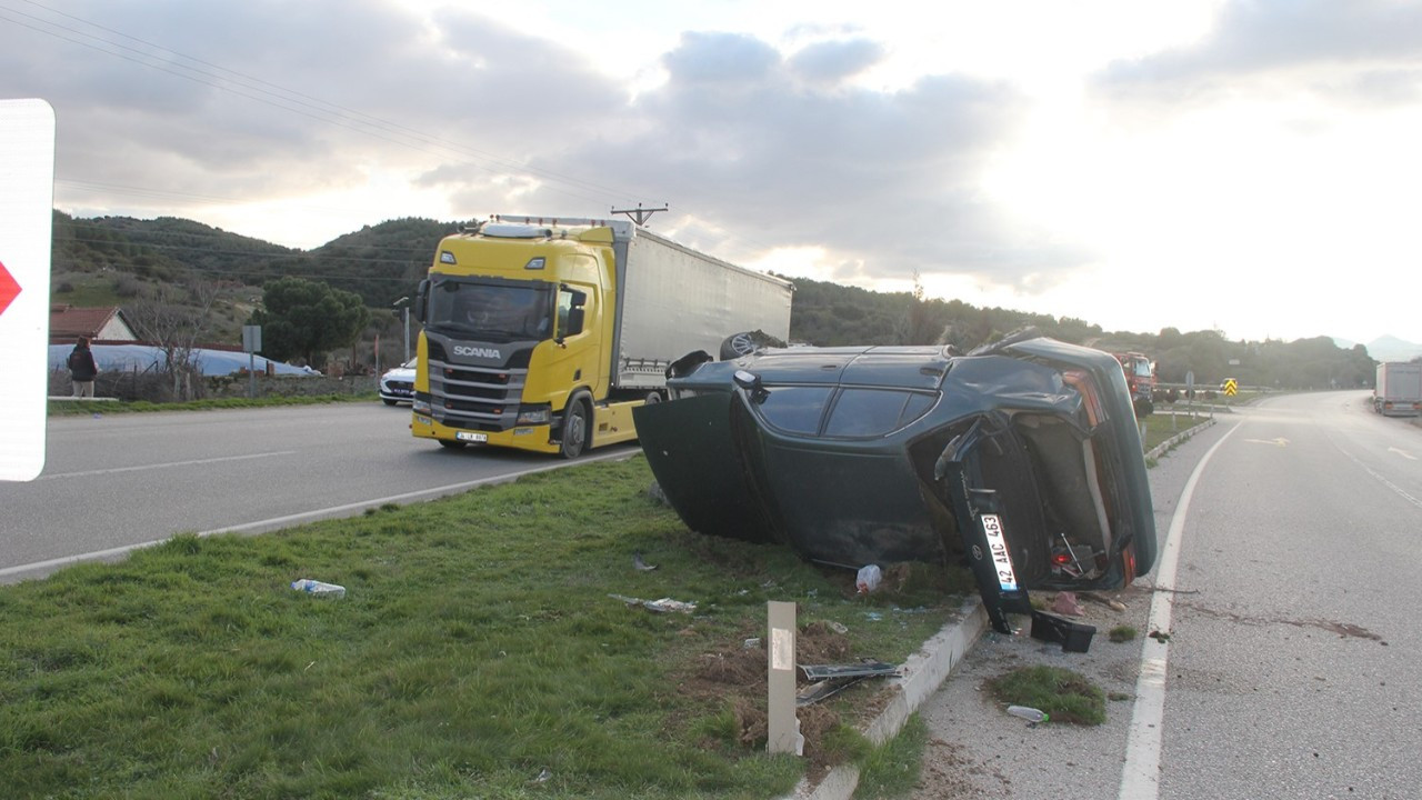 Manisa’da Takla Atan Otomobilde 3 Kişi Yaralandı
