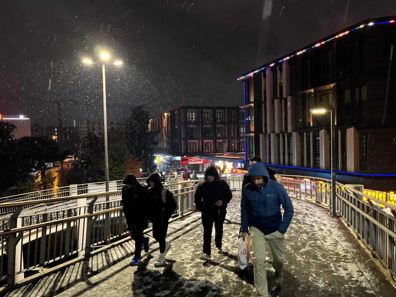 Küçükçekmece’de Lapa Lapa Kar Yağışı Mahalleleri Beyaza Bürüdü - Sayfa 3