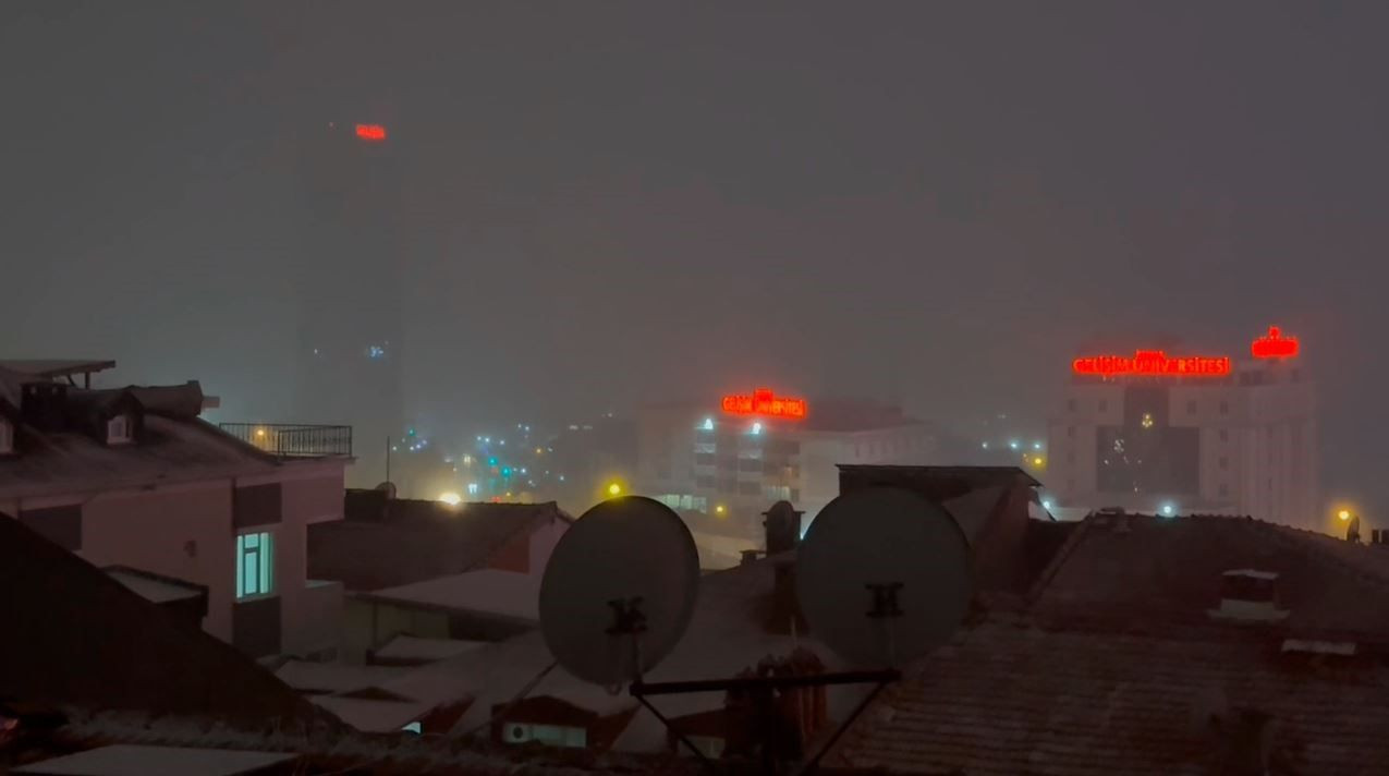 İstanbul’da Kar Yağışı Hayatı Olumsuz Etkiledi, Araçlar Yolda Kaldı - Sayfa 3