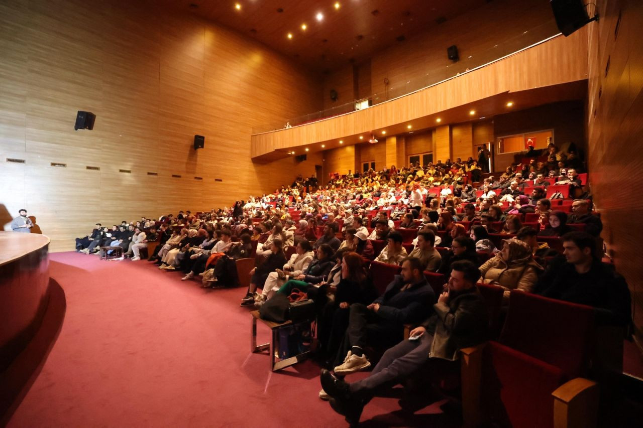 Serdivan'da Tiyatro Severlere Unutulmaz Bir Gece: 'Katil Kim?' Sahnelendi! - Sayfa 1