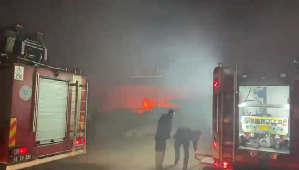 Tekirdağ’da Kereste Fabrikasında Yangın: Alevler 2 Saatte Söndürüldü - Sayfa 4