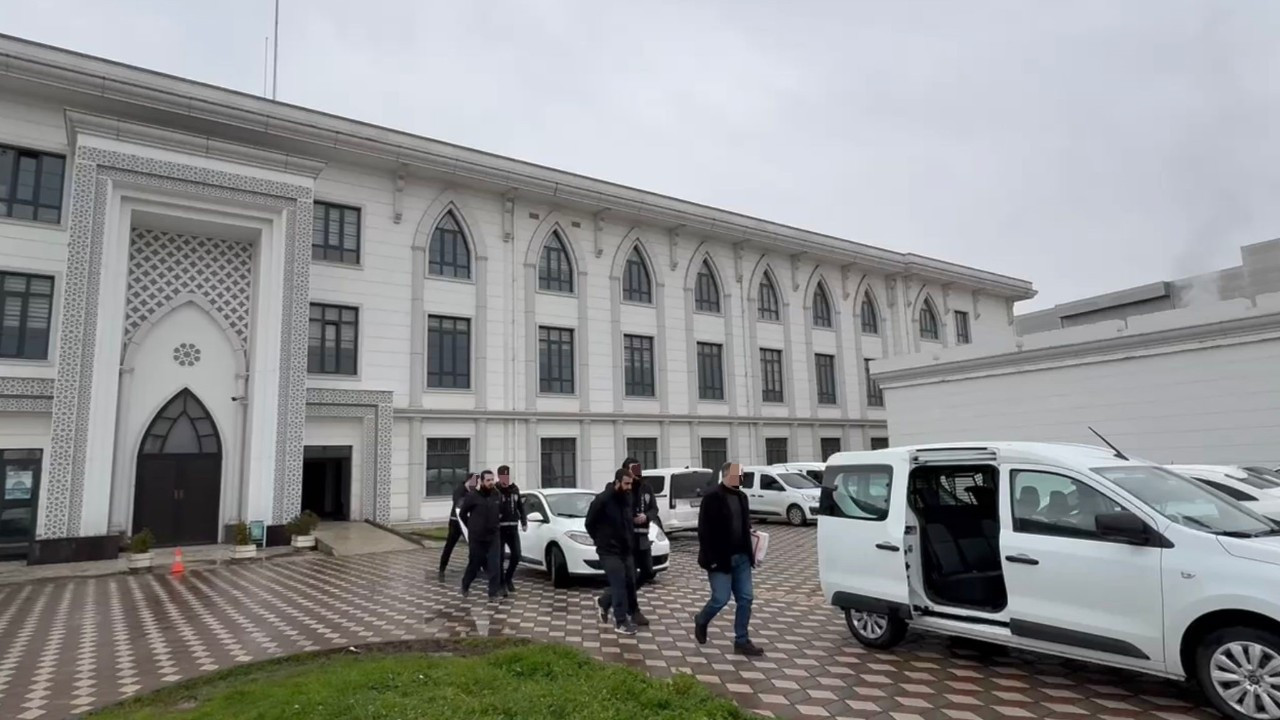 Sopayla Saldırıp Telefonunu Çaldılar: 3 Kişi Tutuklandı