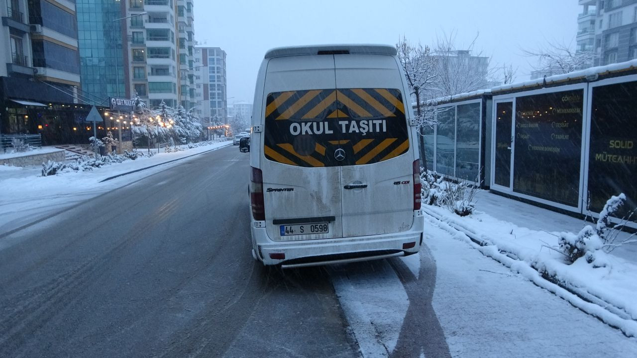 Malatya’da Öğrenci Servisi ile Otomobil Çarpıştı: 5 Yaralı - Sayfa 9
