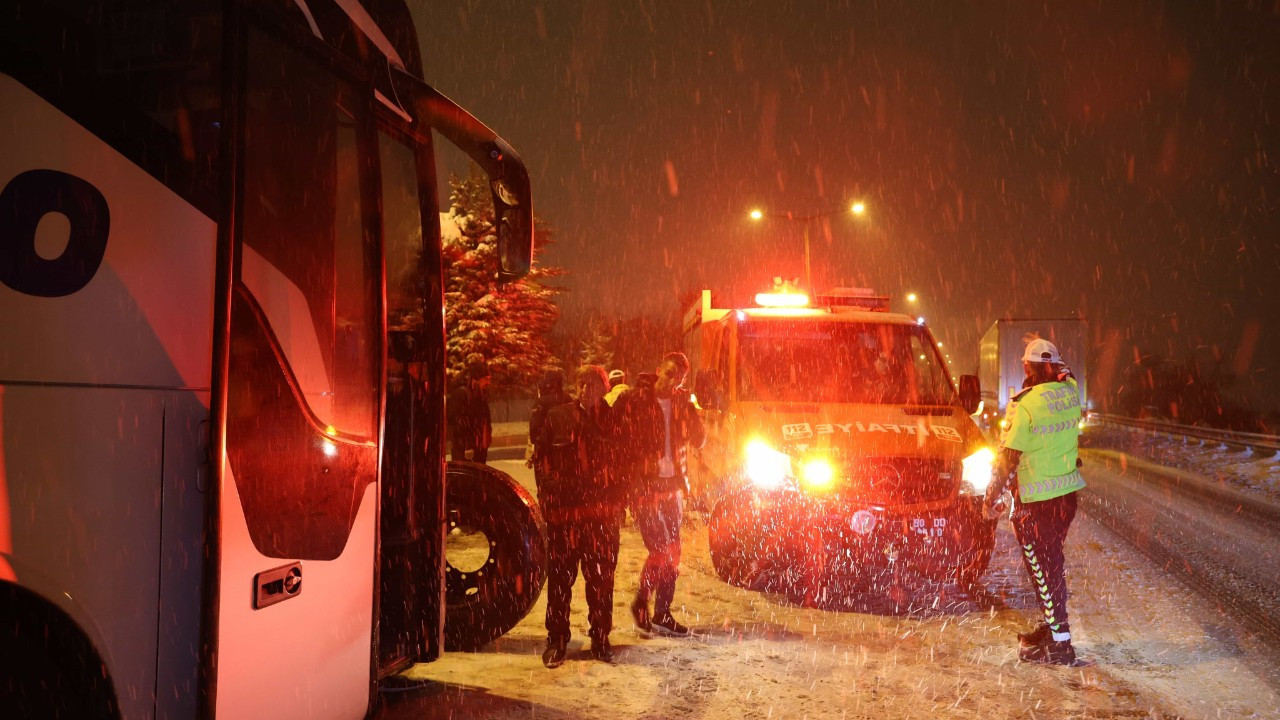 Nevşehir’de Yolcu Otobüsü ile Otomobil Çarpıştı: Yaralanan Olmadı