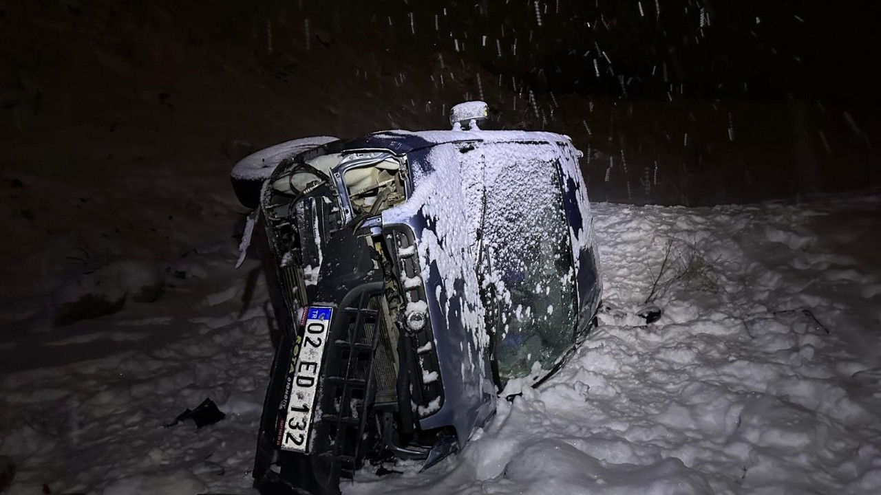 Malatya’da Otomobil Şarampole Yuvarlandı: 1 Kişi Ağır Yaralı