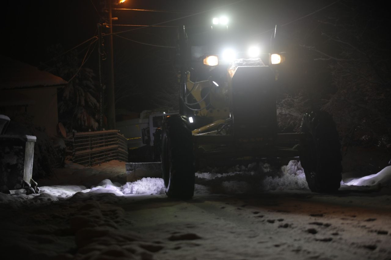 Erenler Belediyesi Karla Mücadelede Hız Kesmeden Devam Ediyor! - Sayfa 3
