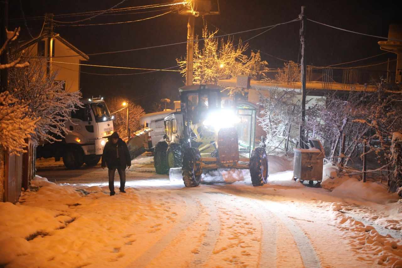 Erenler Belediyesi Karla Mücadelede Hız Kesmeden Devam Ediyor! - Sayfa 1