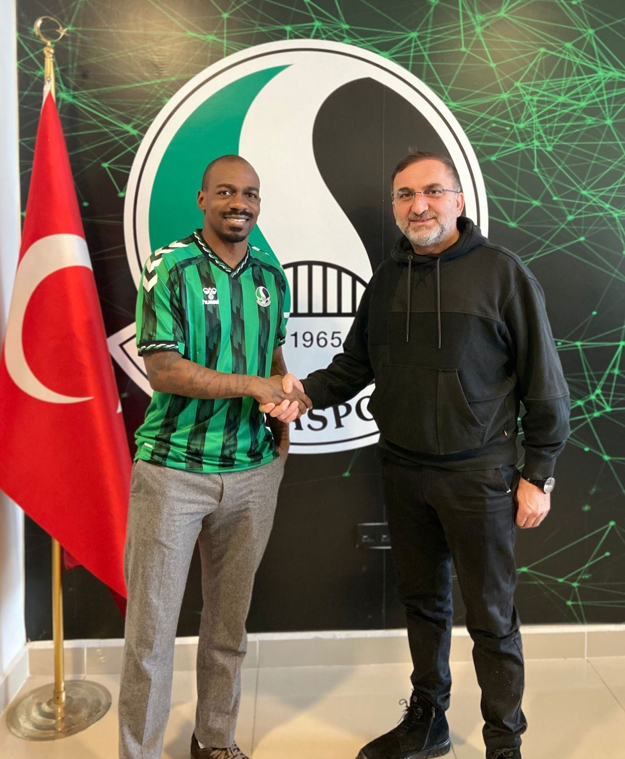 Sakaryaspor, Chelsea'nin Eski Yıldızını Transfer Ederek Tarihi Bir İmza Attı! - Sayfa 1