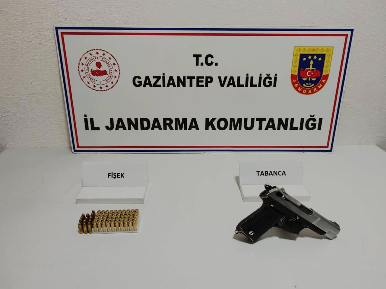 Gaziantep’te Silah Kaçakçılığı Operasyonu: 48 Kaçak Silah Ele Geçirildi - Sayfa 1