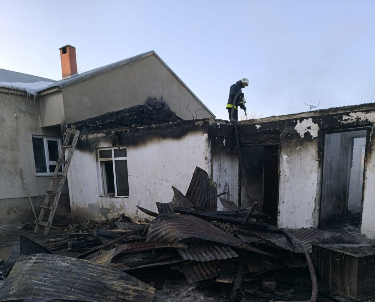 Van’ın Çaldıran İlçesinde Ev Yangını! Büyük Hasar Meydana Geldi - Sayfa 2