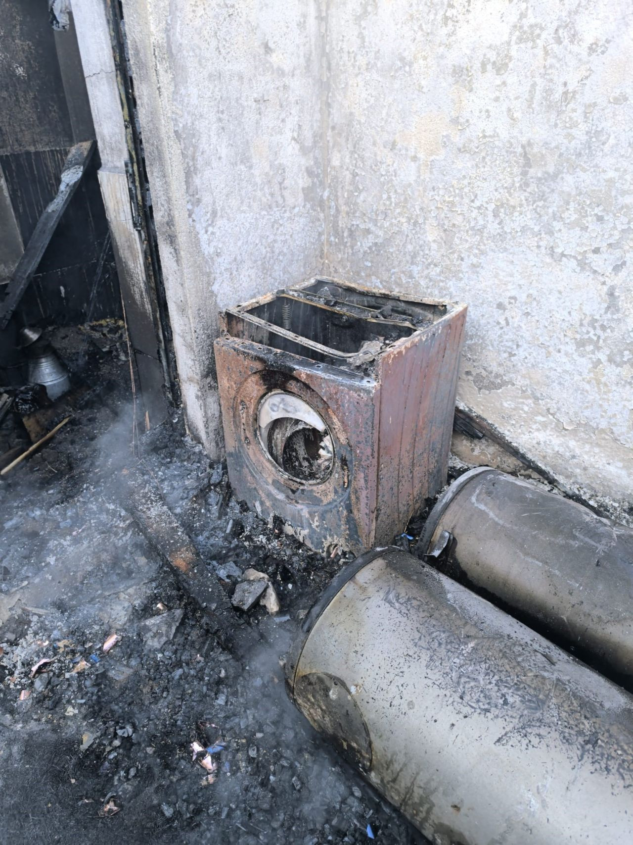 Van’ın Çaldıran İlçesinde Ev Yangını! Büyük Hasar Meydana Geldi - Sayfa 7