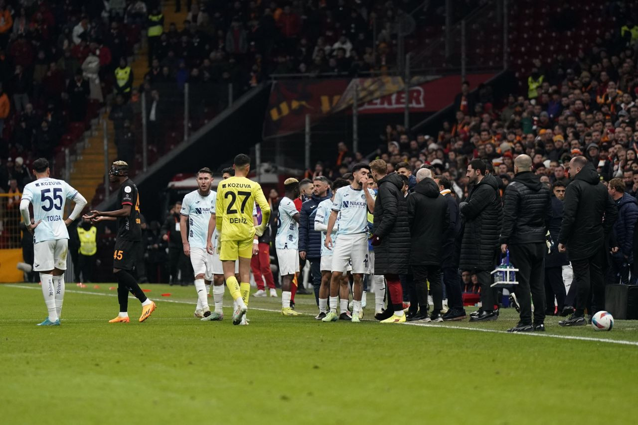 Adana Demirspor, Galatasaray Maçında Sahadan Çekildi! - Sayfa 2