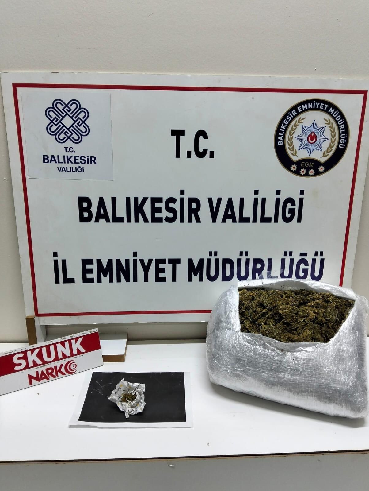 Edremit’te Uyuşturucu Operasyonu! 696 Gram Skunk Ele Geçirildi - Sayfa 1
